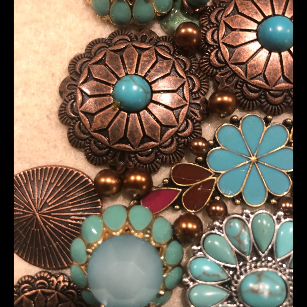 FRAMED JEWELRY ART COLLAGE IN VINTAGE FILIGREE FRAME HANDMADE UNIQUE OOAK ๐ - Picture 5 of 14